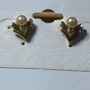 Chic Gold and Pearl Stud Earrings